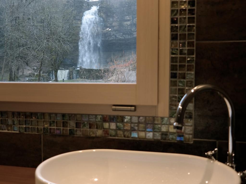 Au Moulin Des Fees - Maison D'Hotes Cascades Du Herisson Bonlieu Room photo
